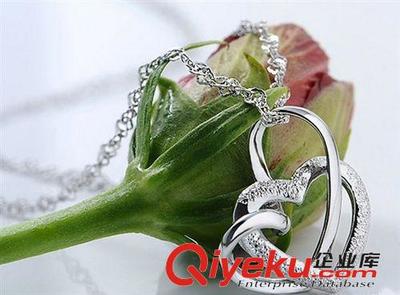 項墜工廠批發 雙心扉925純銀鎖骨吊墜，心心相連的精致飾品